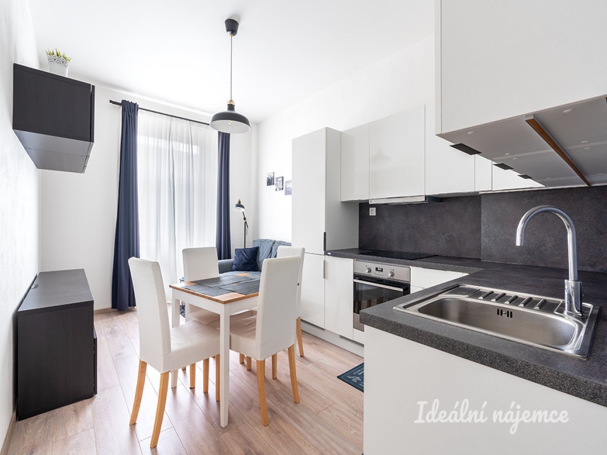 Pronájem bytu 2+kk, Strakonická, Smíchov,  24.500 Kč/měs, 37 m2