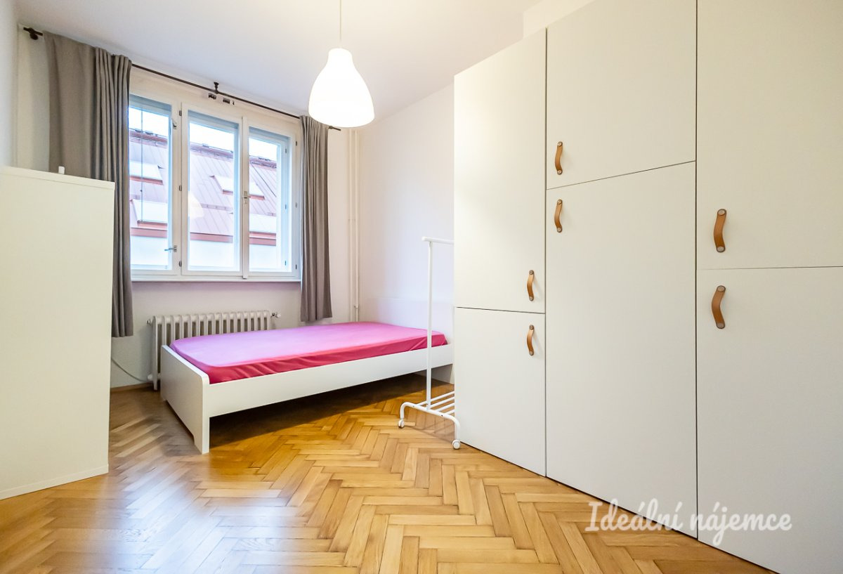 Pronájem bytu 1+kk, Sobotecká, 15 900 Kč/měs, Vinohrady,   18 m2