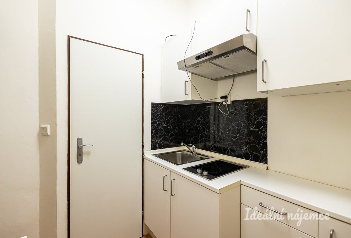 Pronájem bytu 1+kk, Sobotecká, 15 900 Kč/měs, Vinohrady,   18 m2