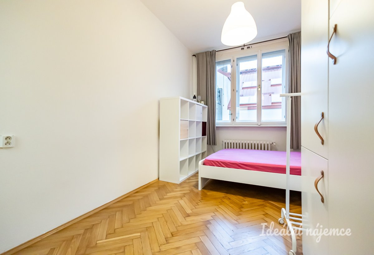 Pronájem bytu 1+kk, Sobotecká, 15 900 Kč/měs, Vinohrady,   18 m2