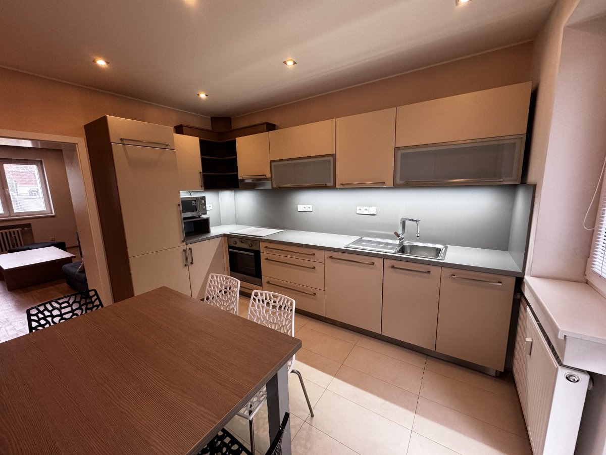 Pronájem bytu 2+1, Třída Tomáše Bati, Zlín,  15 000 Kč/měs, 60 m2