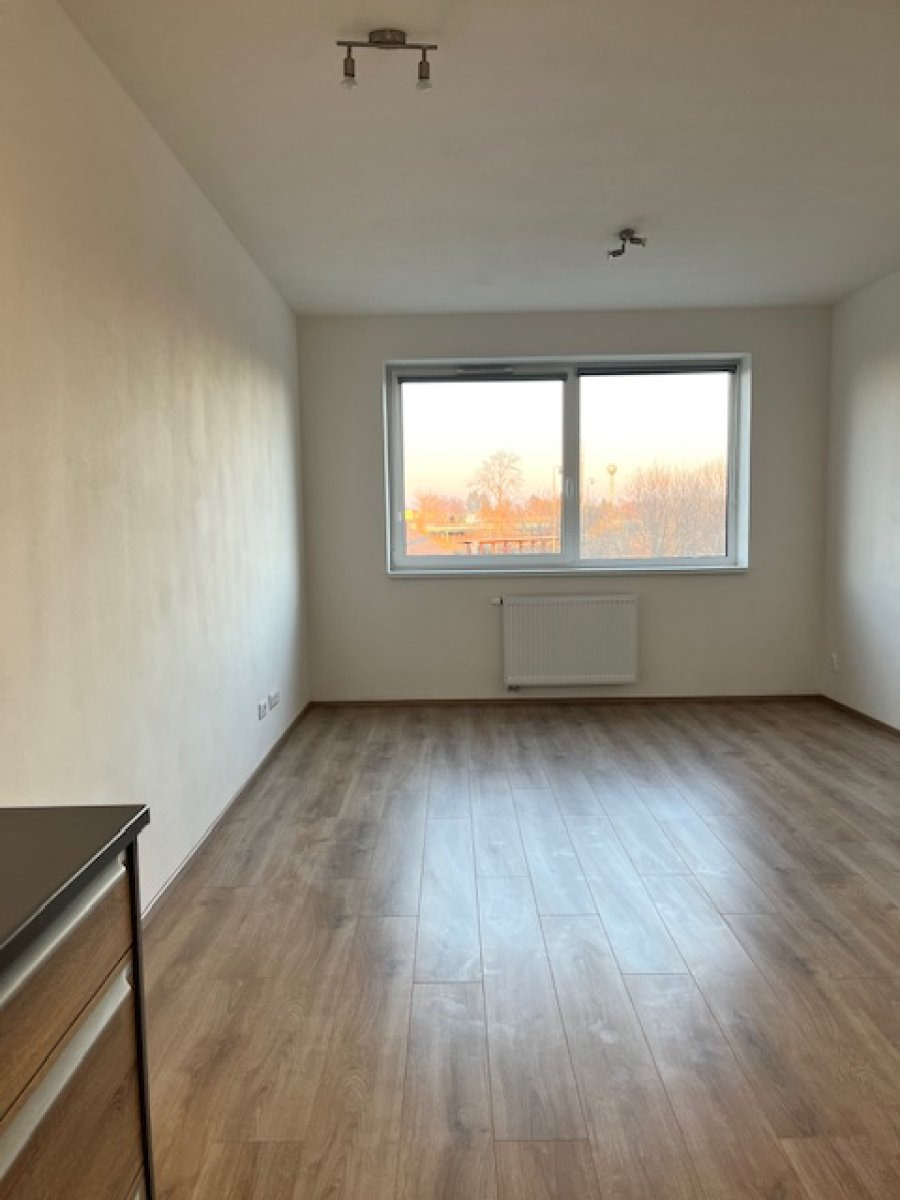 Pronájem bytu 2+kk, V Hliníkách, Chrudim, 13000 Kč/měs, 50 m2