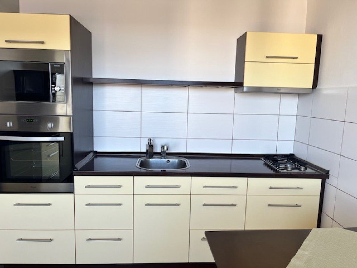 Pronájem bytu 2+1, třída Edvarda Beneše, Nový Hradec Králové, 17000 Kč/měs, 78 m2