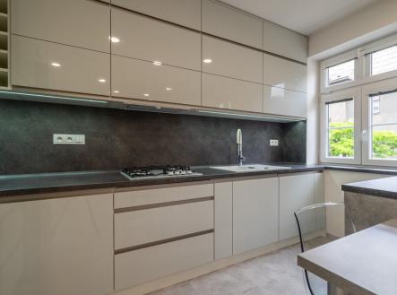 Pronájem bytu, 4+kk, 77 m²