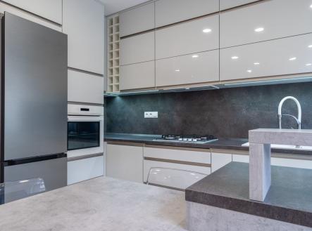 Pronájem bytu, 4+kk, 77 m²