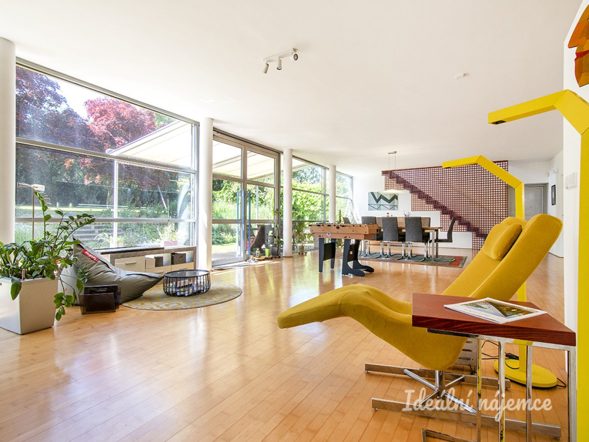 Pronájem domu, K Úvozu, Šestajovice u Prahy, 52 000 Kč/měs, 280 m2, zahrada 1 000 m2