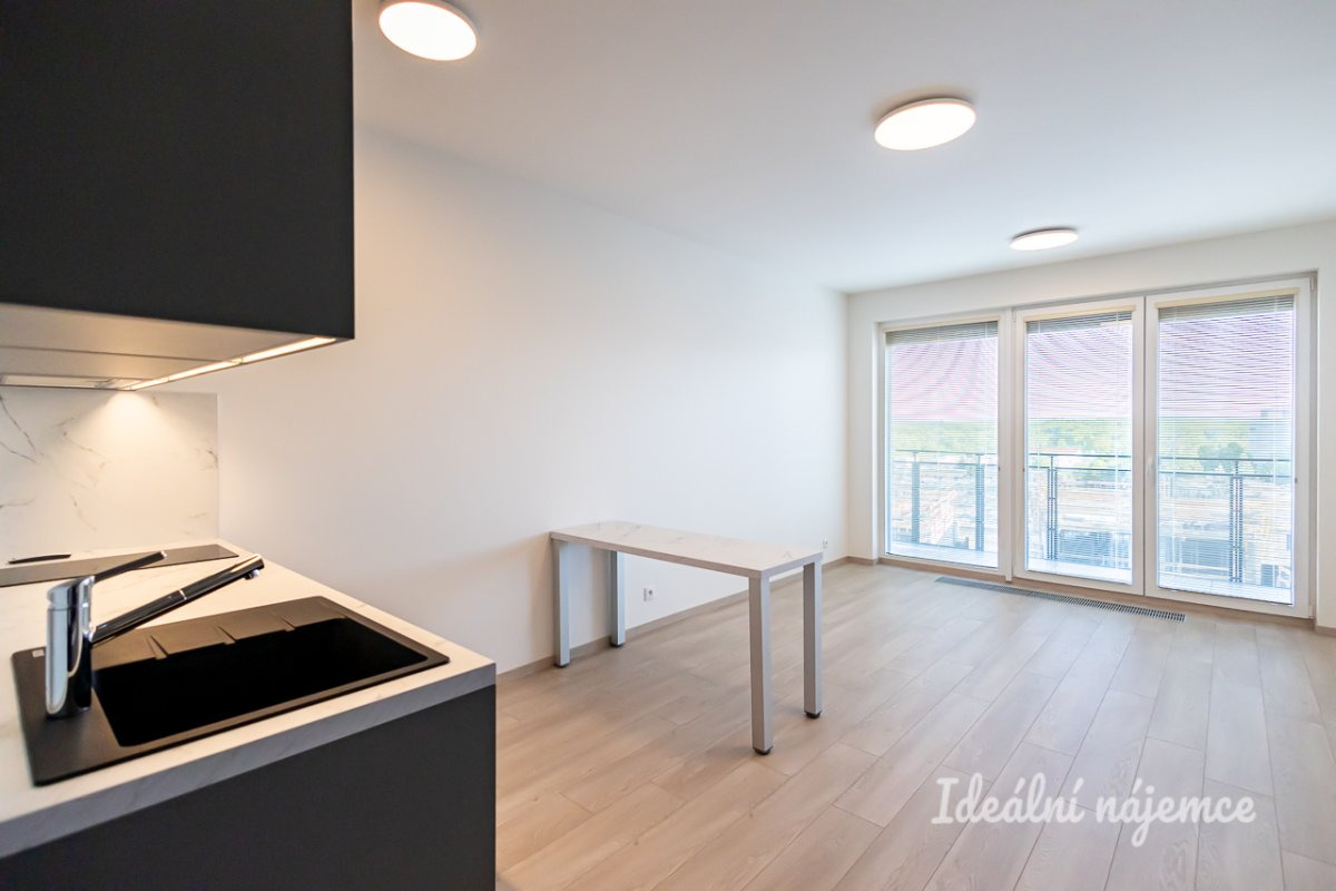 Pronájem bytu 1+kk, Výstavní, Háje, 21000 Kč/měs, 32 m2