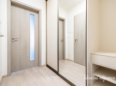 Pronájem bytu, 1+kk, 32 m²