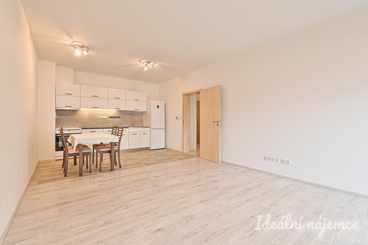 Pronájem bytu 2+kk, Košinova, Královo Pole,  23.500 Kč/měs, 56 m2