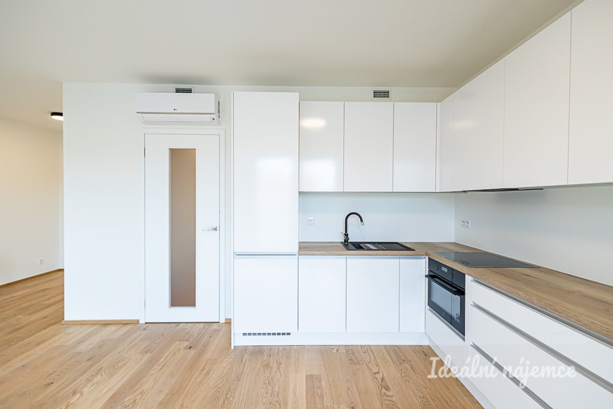 Pronájem bytu 1+kk, Basilejské náměstí, Žižkov,  21 990Kč/měs, 42 m2