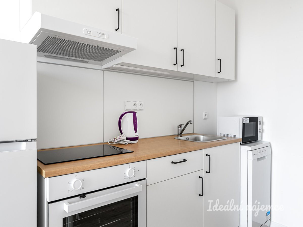 Pronájem bytu 1+kk, Za Černým mostem, Kyje, 17 500 Kč/měs, 25 m2