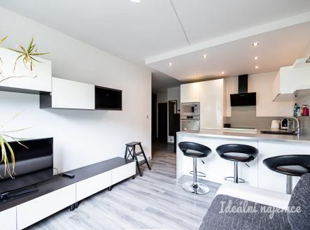 Pronájem bytu, 2+kk, 42 m²