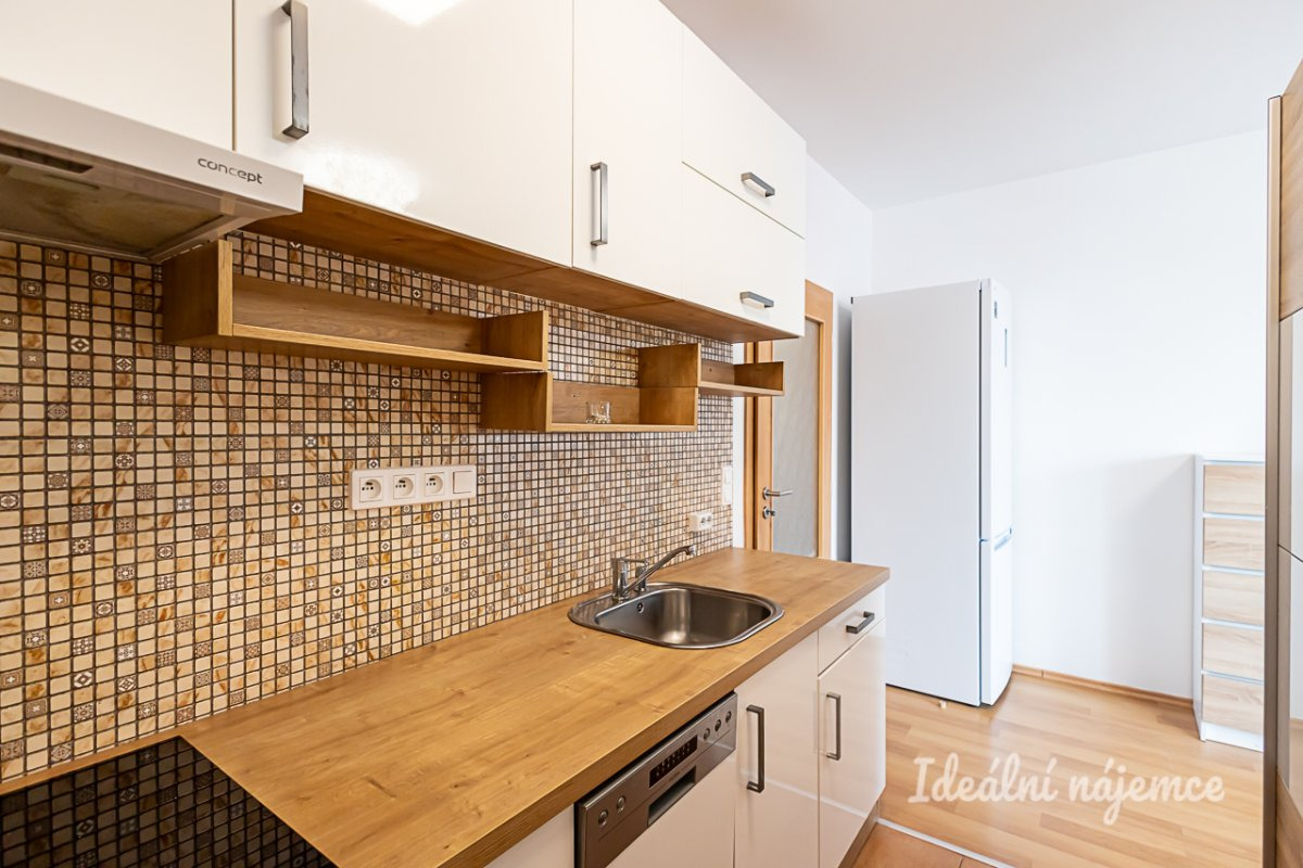 Pronájem bytu 1+kk, Farkašova, Kyje,  16500 Kč/měs, 32 m2