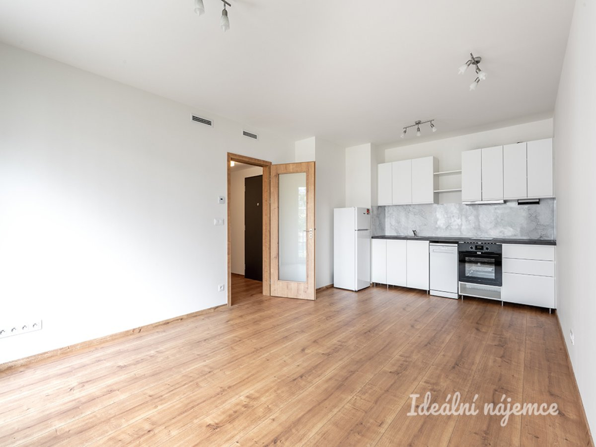 Pronájem bytu 1+kk, Kolbenova, Vysočany, 19500 Kč/měs, 33 m2
