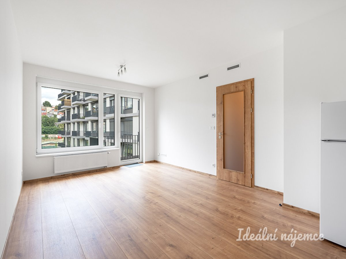 Pronájem bytu 1+kk s balkonem, Kolbenova, Vysočany, 19500 Kč/měs, 33 m2