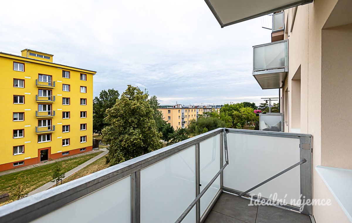 Pronájem bytu 2+1 s balkonem a sklepem, Zelenečská, Hloubětín, 23900 Kč/měs, 54 m2