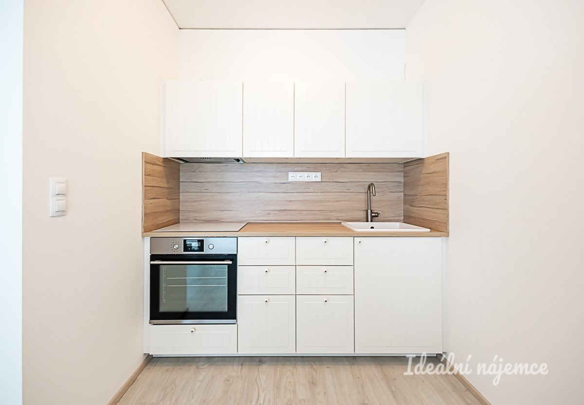 Pronájem bytu 1+kk s balkonem, Chlebovická, Letňany, 16900 Kč/měs, 33 m2