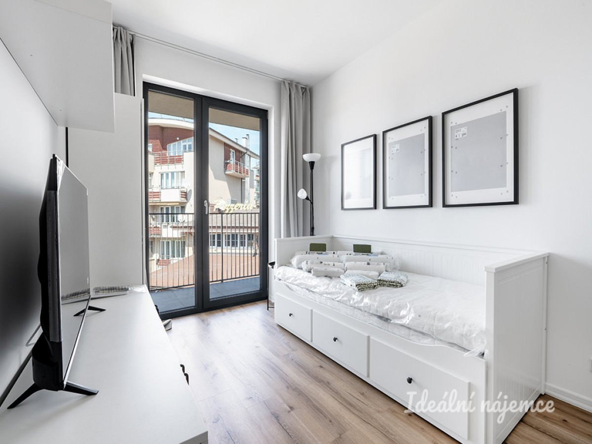 Pronájem bytu 1+kk, Za Černým mostem, Kyje, 16 000 Kč/měs, 27 m2