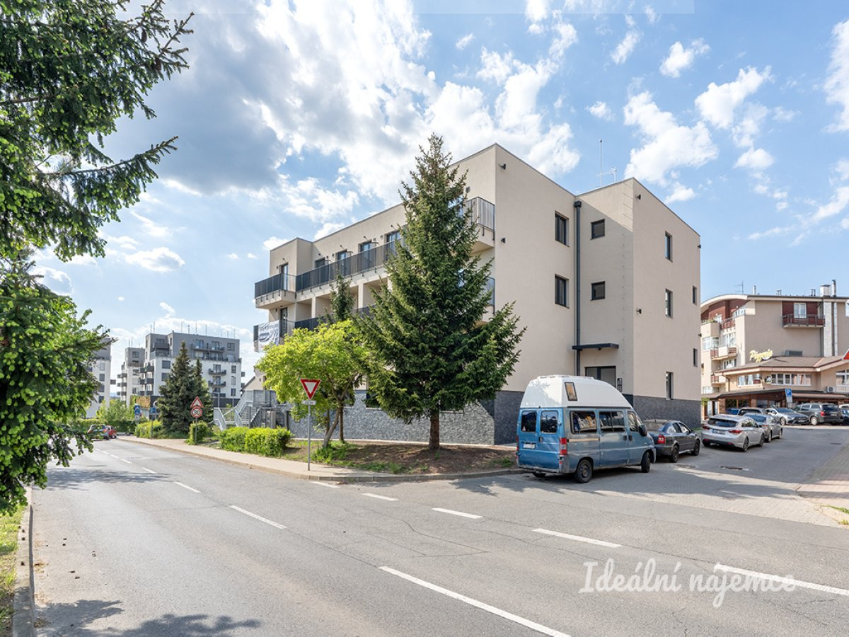 Pronájem bytu 1+kk, Za Černým mostem, Kyje, 17 000 Kč/měs, 24 m2