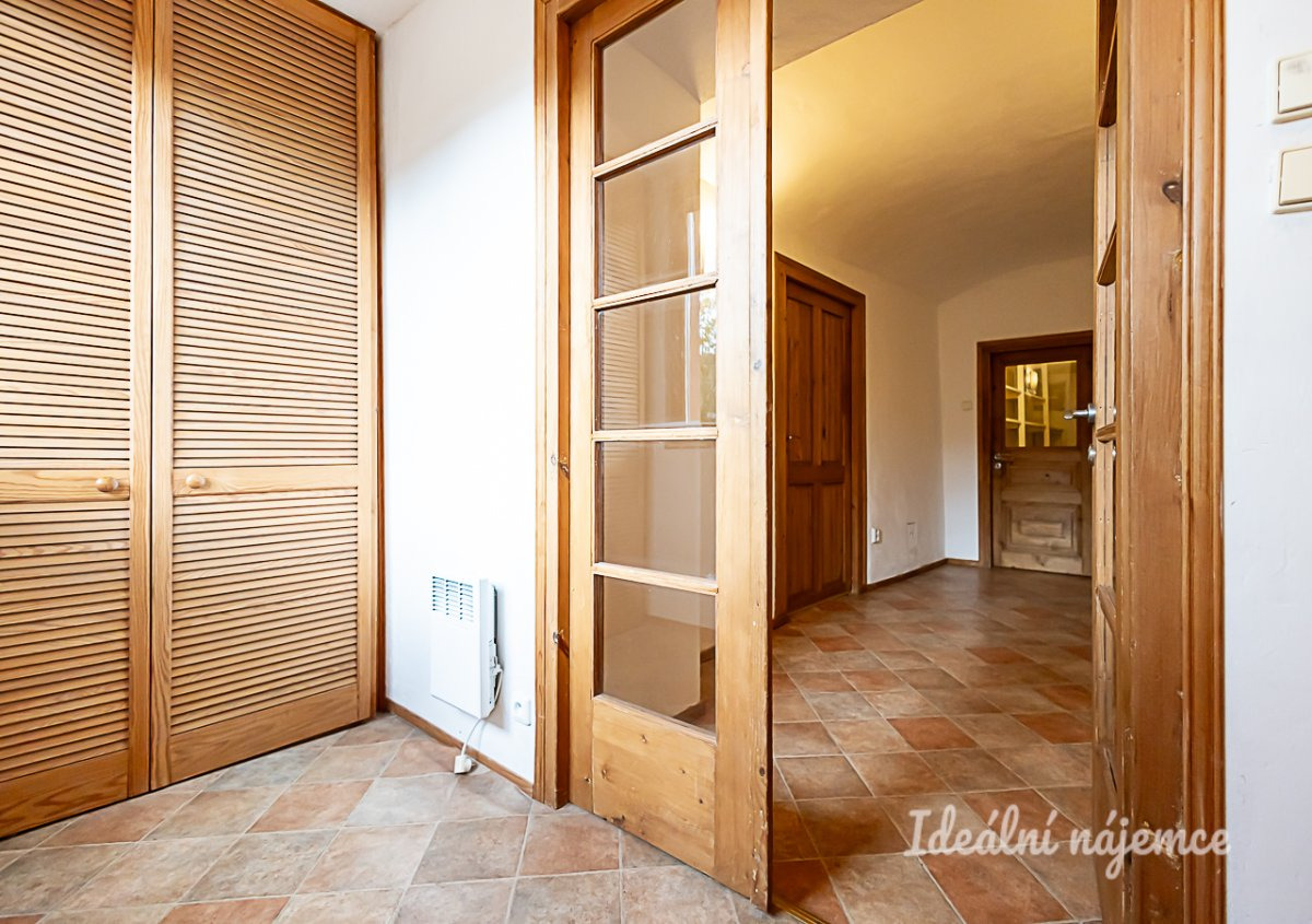 Pronájem rodinného domu 6+1, K Uhříněvsi, Královice, 44900 Kč/měs, 221 m2