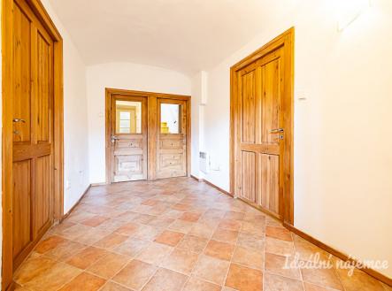 Pronájem - dům/vila, 221 m²