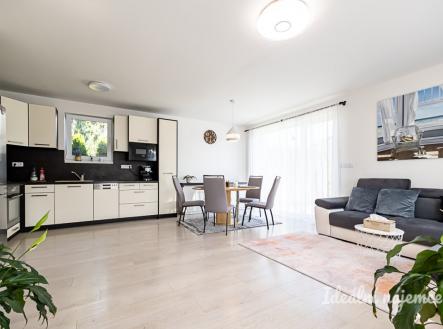 Pronájem bytu, 3+kk, 76 m²