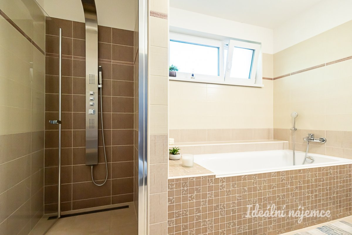 Pronájem bytu dům, Střední, Hovorčovice,  76 m2