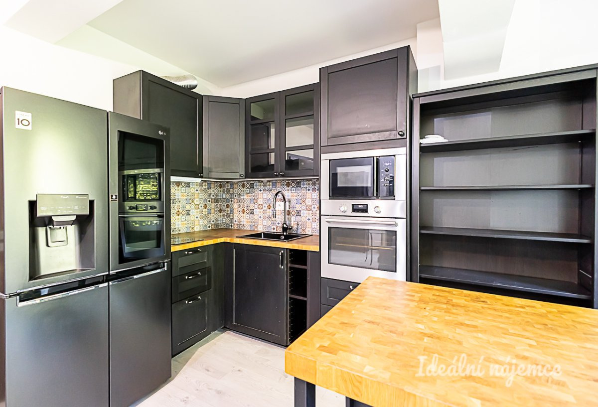Pronájem bytu 1+kk, Jankovcova, Holešovice 18 500 Kč, 32 m2