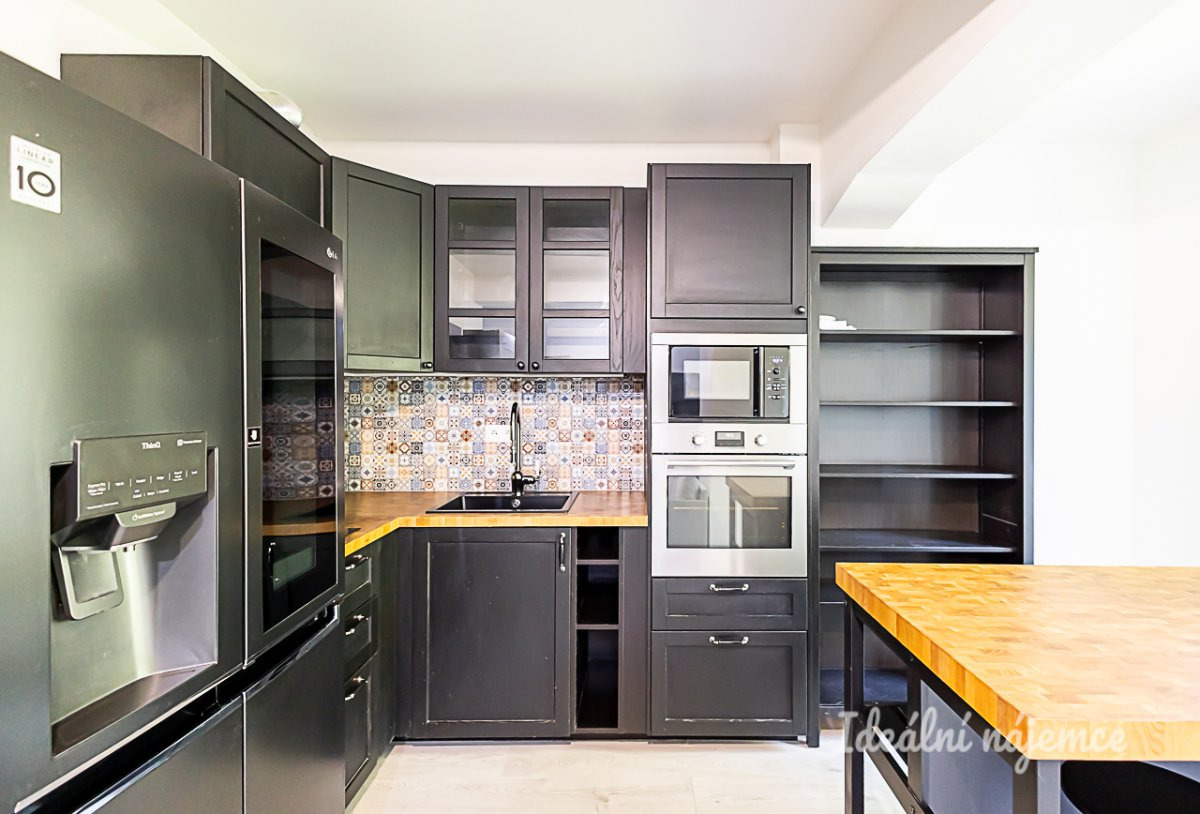 Pronájem bytu 1+kk, Jankovcova, Holešovice 18 500 Kč, 32 m2