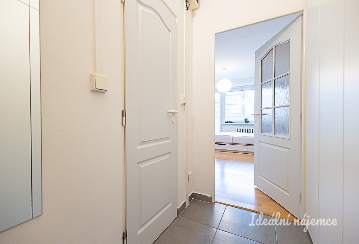 Pronájem bytu 1+kk, Kyselova, Kobylisy, 13900 Kč/měs, 22 m2