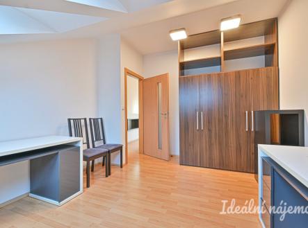 Pronájem bytu, 2+1, 79 m²