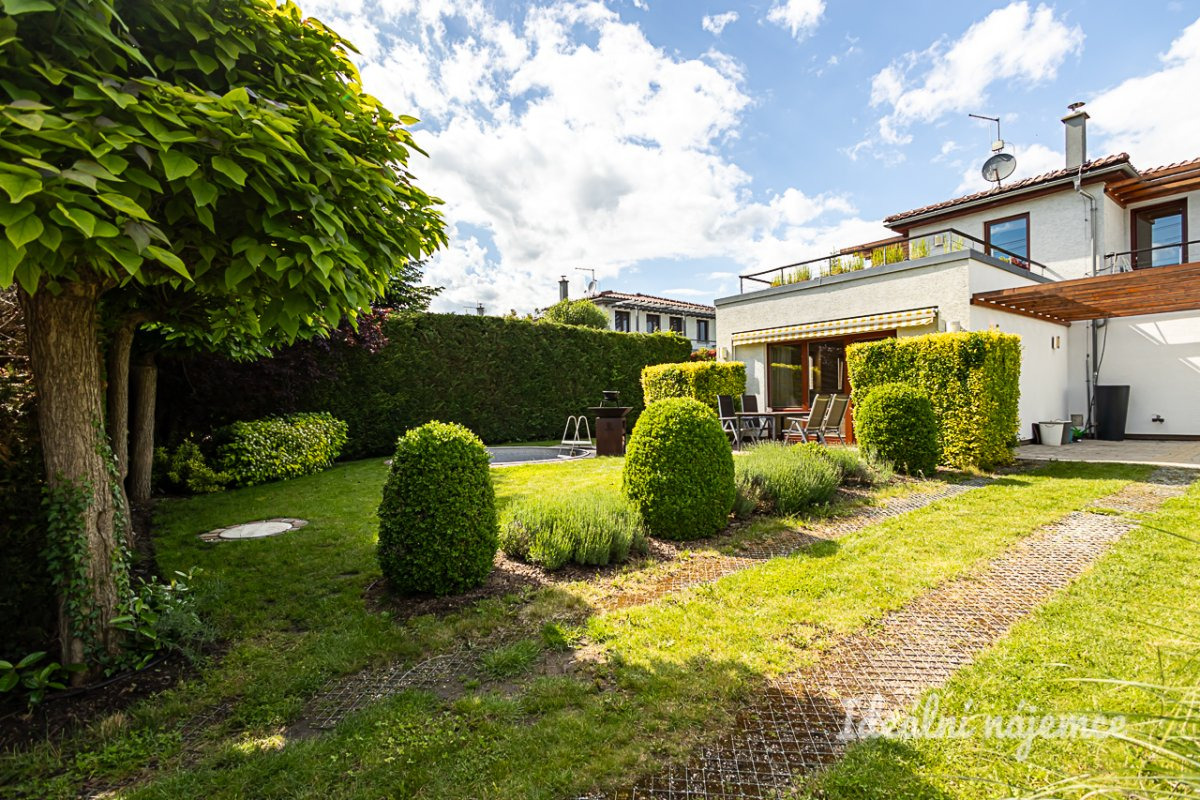 Pronájem domu 4+kk, Nad Babím dolem, Měšice u Prahy, 44900 Kč/měs, 131 m2