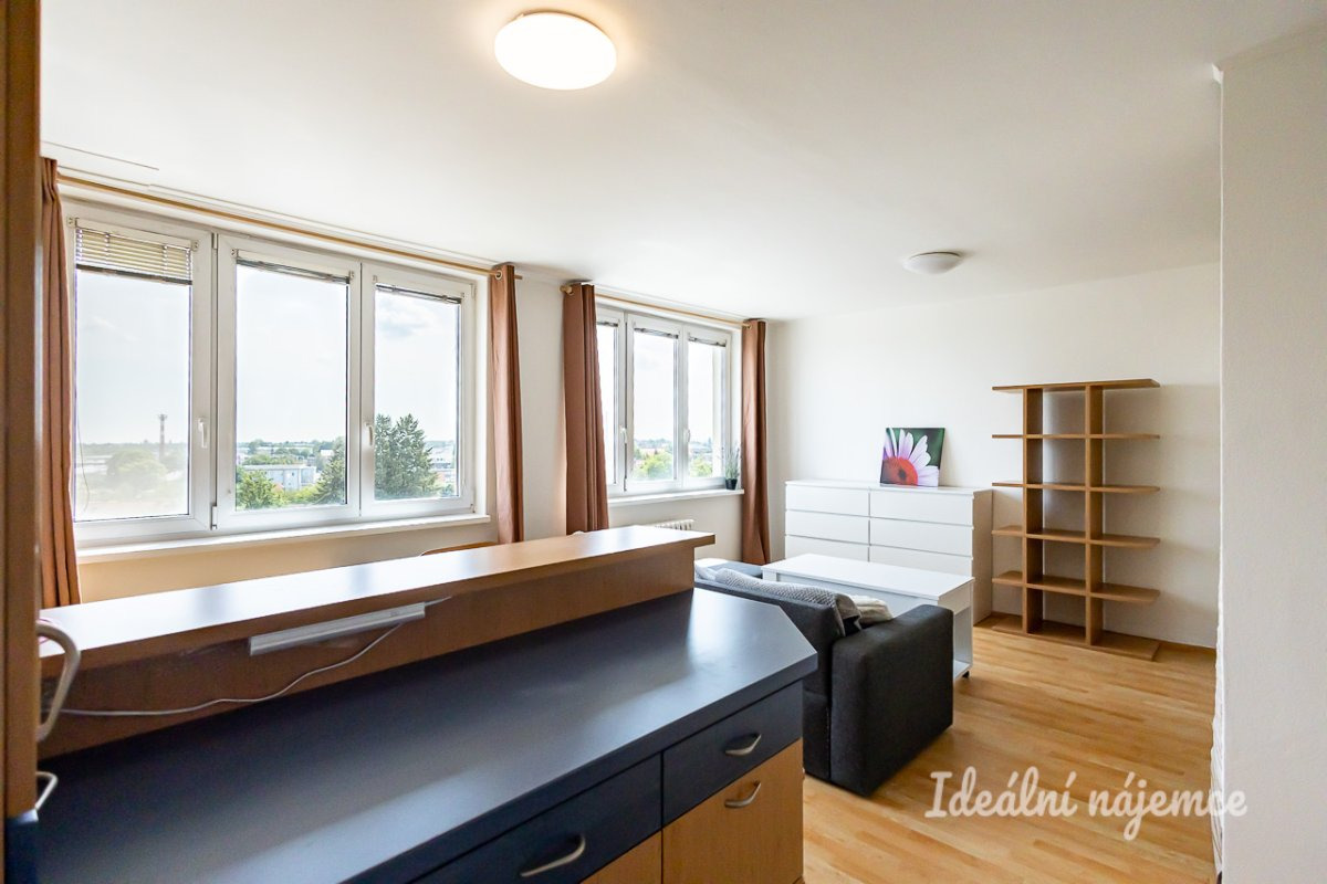 Pronájem bytu 1+kk, Třinecká, Letňany,  15900 Kč/měs, 39 m2