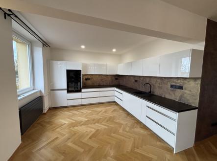 Pronájem bytu, 3+kk, 77 m²