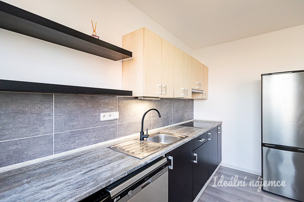 Pronájem bytu 1+kk, Topolová, Záběhlice, 30 m2