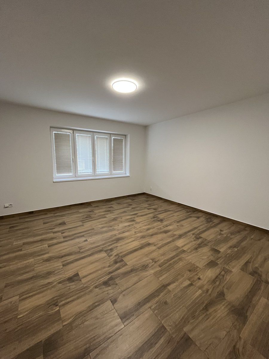 Pronájem bytu 2+1 s parkováním a zahrádkou, Holická, Hodolany, 18000Kč/měs, 68 m2
