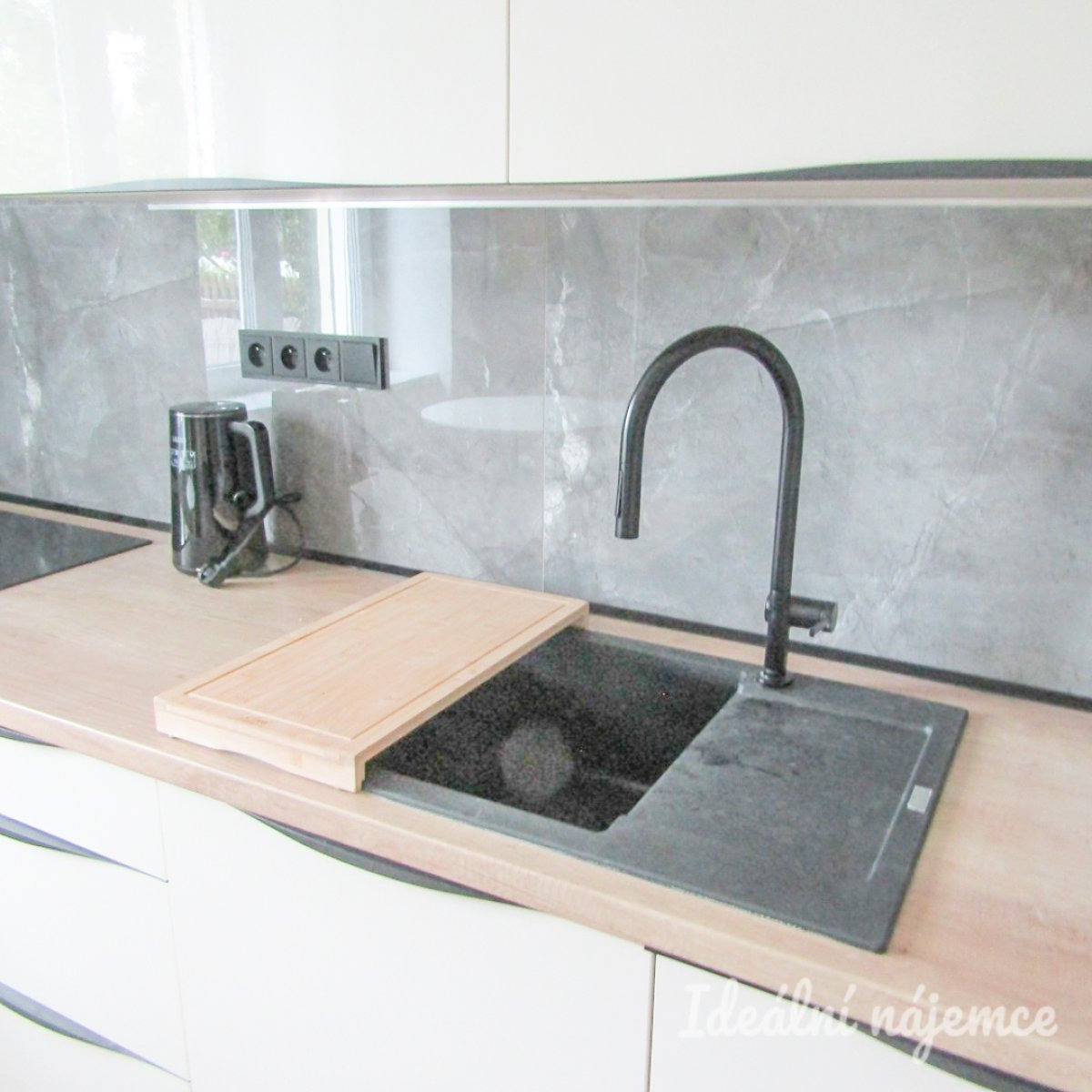 Pronájem bytu 2+1, Hálkova 1157/10, Znojmo - 22.300,- Kč/měs, 64 m2