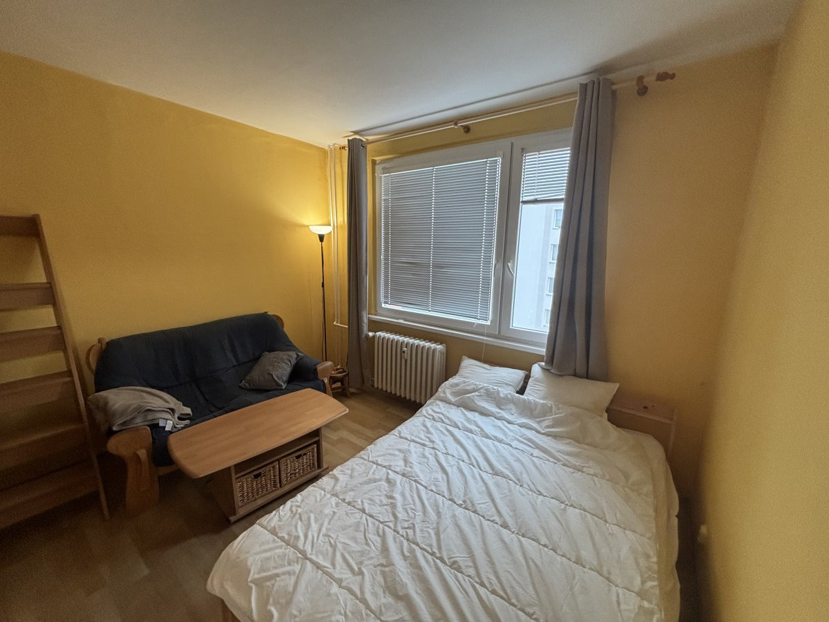 K dlouhodobému podnájmu nabízme byt 1+1, Suchého, 12.900,-Kč/měs.