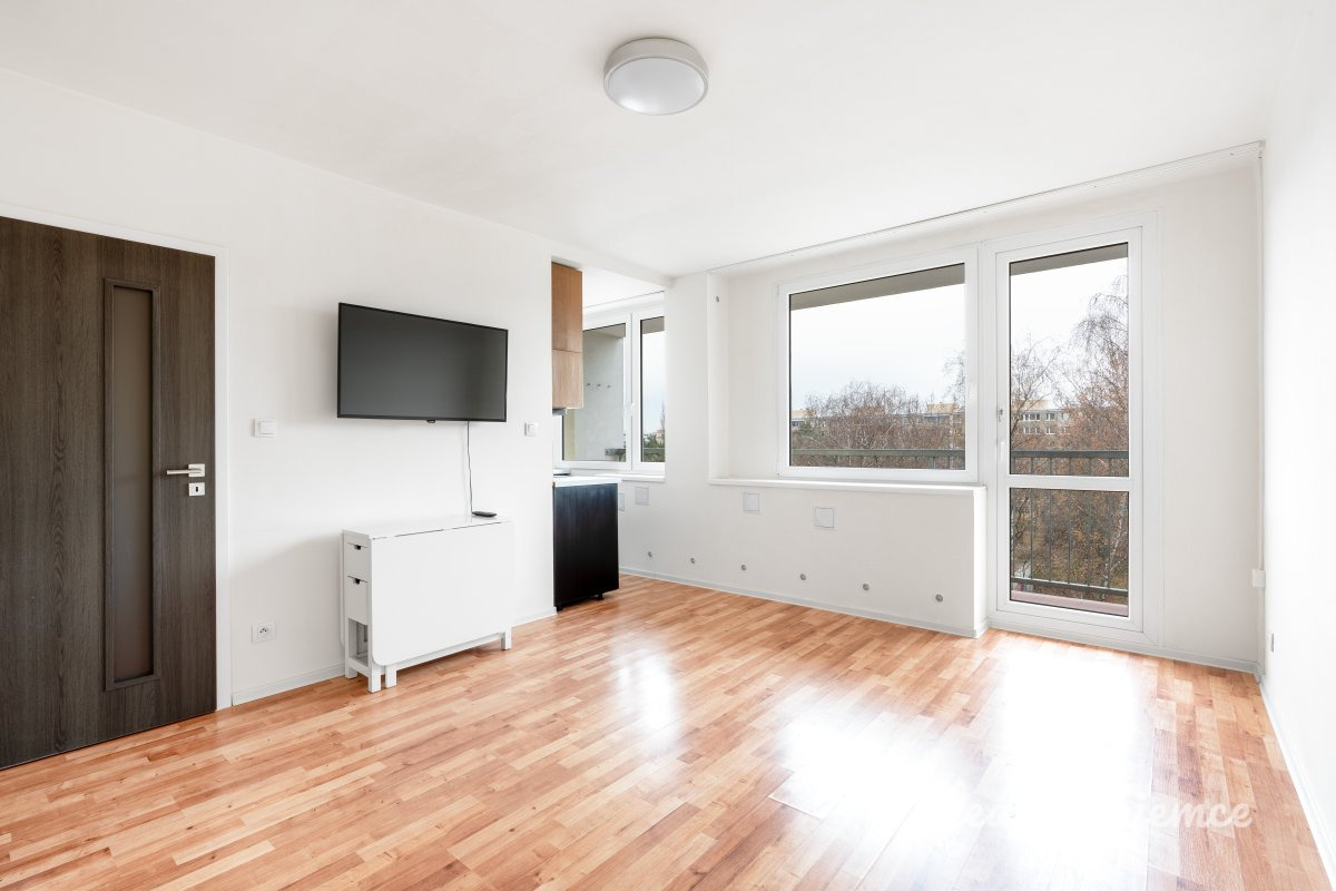 Pronájem bytu 1+kk, Českolipská, Střížkov,  16900 Kč/měs, 26 m2