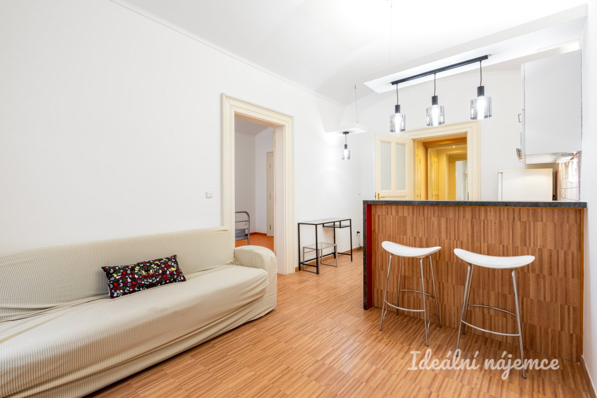 Pronájem bytu 2+kk, Plaská, Malá Strana 40m2