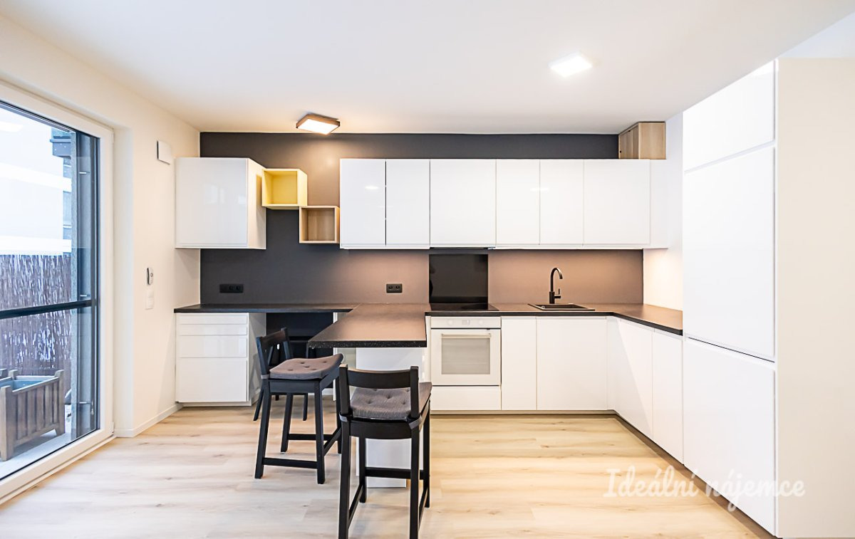 Pronájem bytu  1+kk, Nurmiho, Hostivař, 40 m²