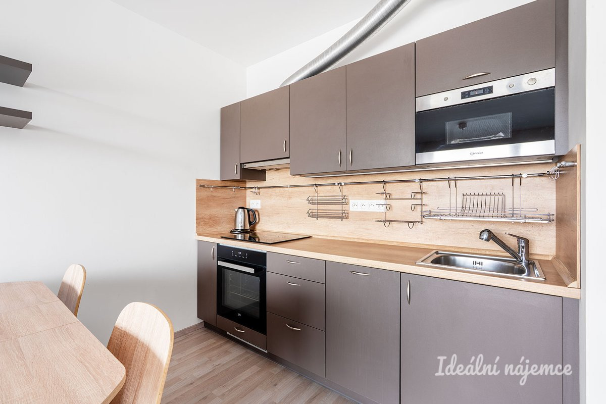 Pronájem bytu 2+kk, Strnadových, Vysočany, 60 m2