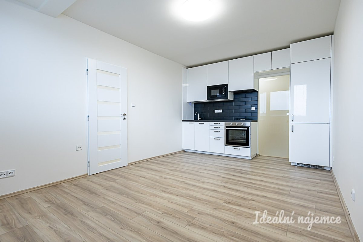 Pronájem bytu 2+kk, V Štíhlách, Krč, 18500 Kč/měs, 36 m2