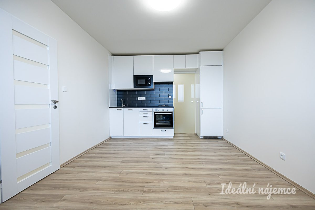 Pronájem bytu 2+kk, V Štíhlách, Krč, 18000 Kč/měs, 36 m2