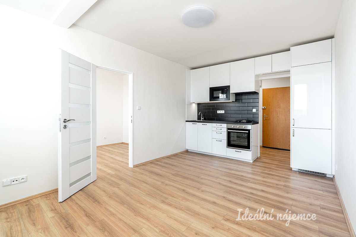Pronájem bytu 2+kk, V Štíhlách, Krč, 18000 Kč/měs, 36 m2