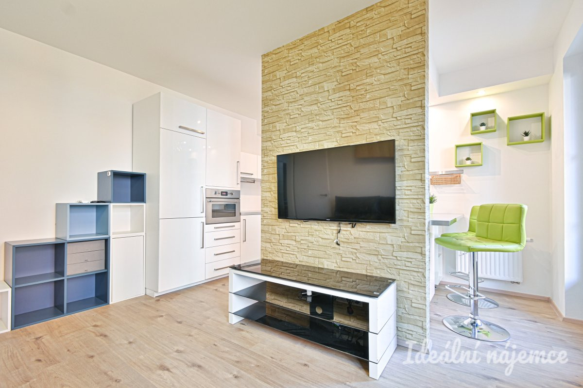 Pronájem bytu 2+kk, Mojmírovo náměstí, Královo Pole, 22000 Kč/měs, 44 m2