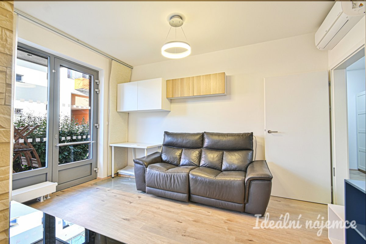 Pronájem bytu 2+kk, Mojmírovo náměstí, Královo Pole, 22000 Kč/měs, 44 m2