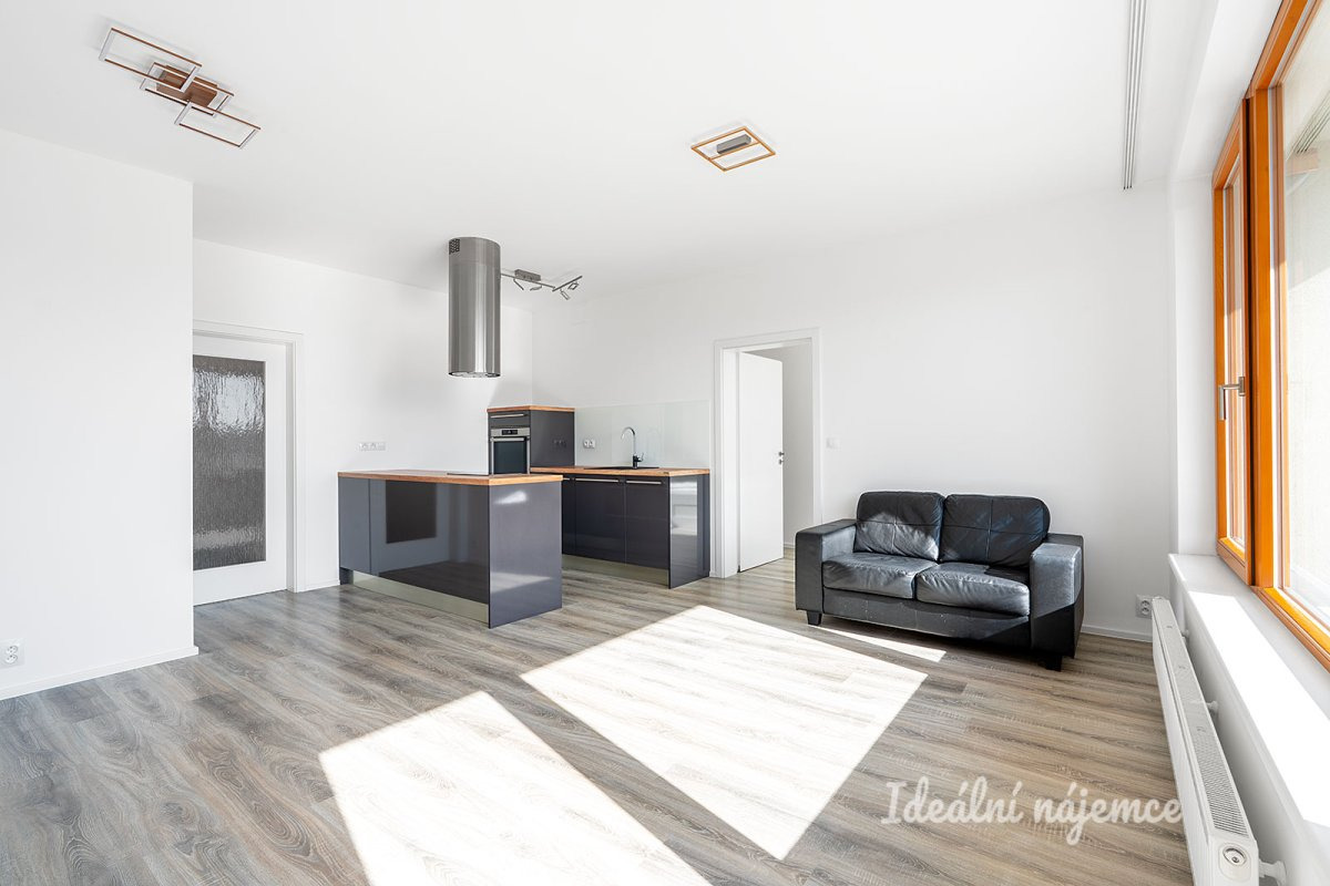 Pronájem bytu 2+kk, Modrého, Hloubětín, 23900 Kč/měs, 58 m2