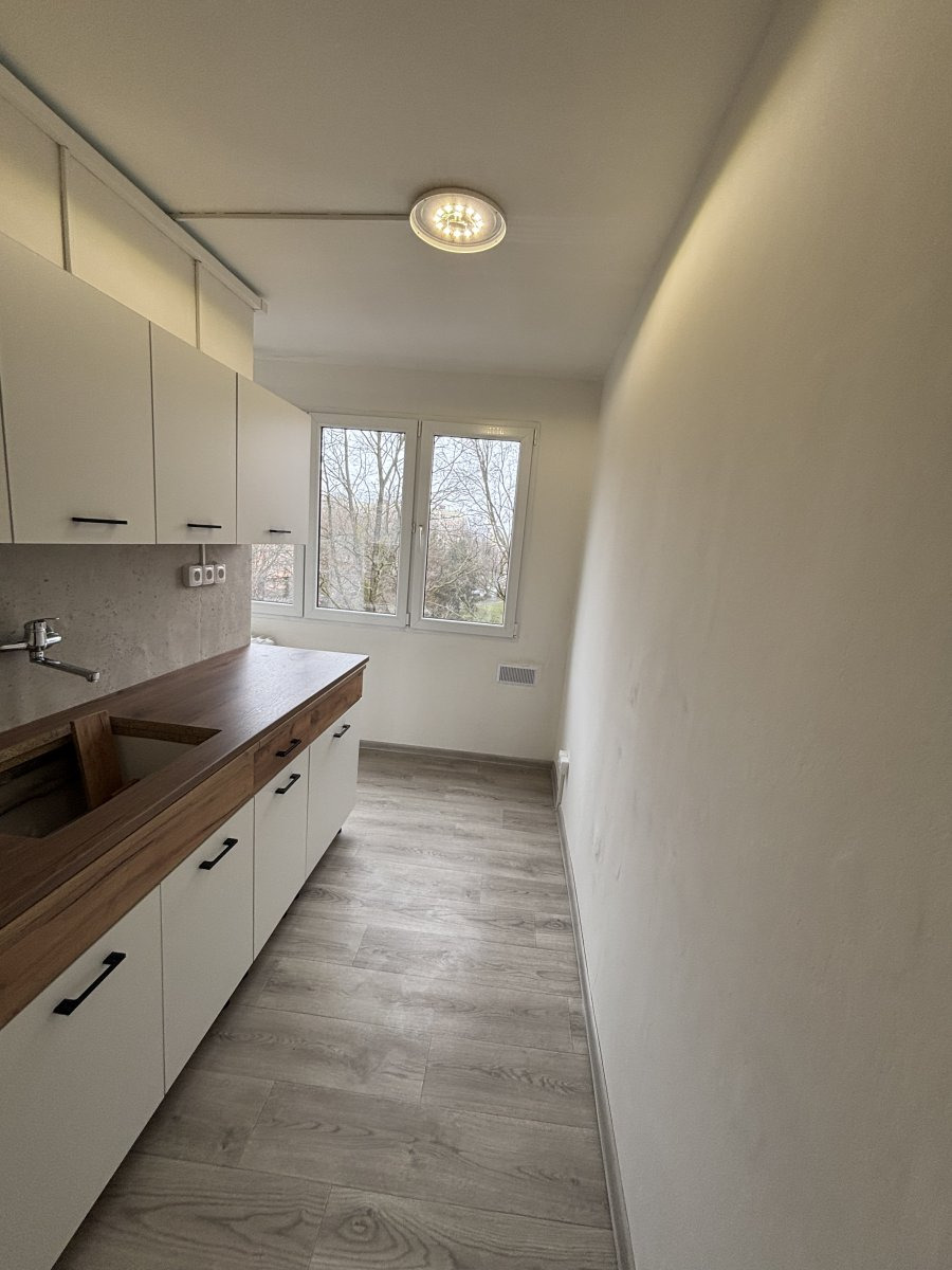 Pronájem bytu 3+1, Kosmonautů, Pardubice,  18.000,-Kč/měs, 56 m2