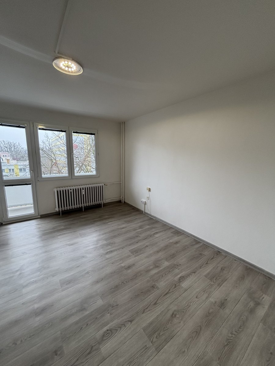 Pronájem bytu 3+1, Kosmonautů, Pardubice,  15.500,-Kč/měs, 56 m2